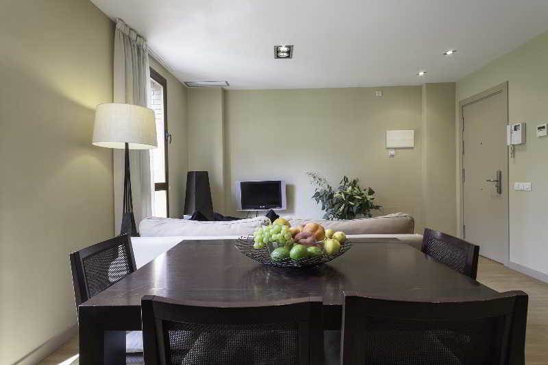 Short Stay Group Camp Nou Serviced Apartments Барселона Экстерьер фото