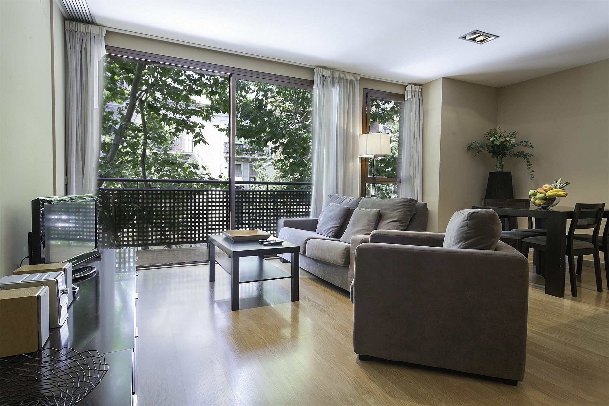 Short Stay Group Camp Nou Serviced Apartments Барселона Экстерьер фото